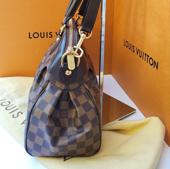 🔥SOLD🔥LOUIS VUITTON Damier Trevi PM Shoulder Bag - Picture 15 of 17